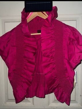 NWT WHAT’S HOT PINK RUFFLE SHRUG CROP JACKET WITH SNAP CLOSURE//SIZE LARGE